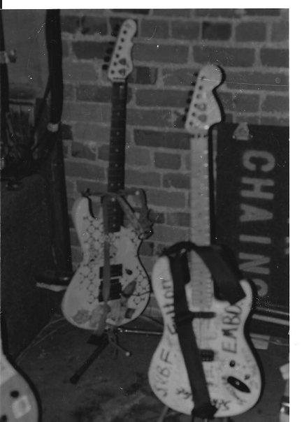 Tus fotos favoritas de los dioses del rock, o algo - Página 19 Jerry-cantrel-guitars